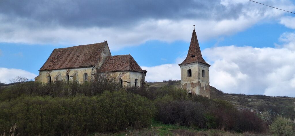 Biserica evanghelica Veseus Alba Transylvania in Ruins