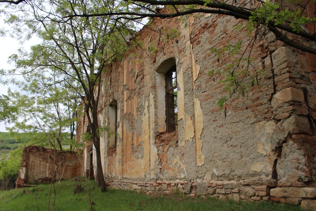 Biserica Craiva Veche Alba Transylvania in Ruins