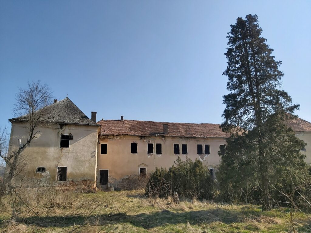 Castelul Kornis-Rakoczi-Bethlen Iernut Mures Transylvania in Ruins