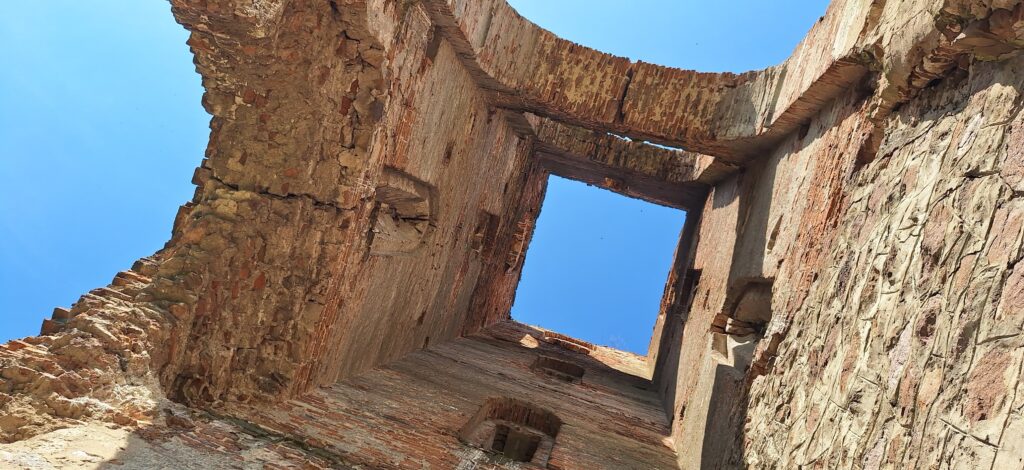 Turnul trunchiat al manastirii pauline Sannicolau de Beius Bihor Transylvania in Ruins