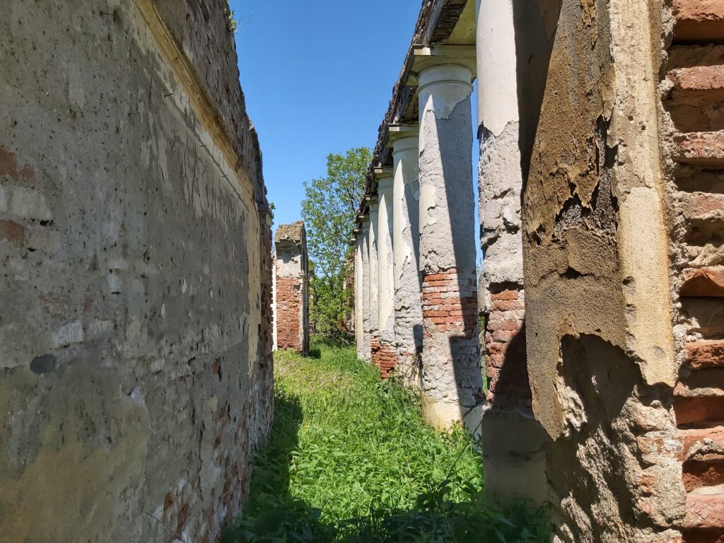 Castelul Mikes Cisteiu de Mures Alba Transylvania in Ruins