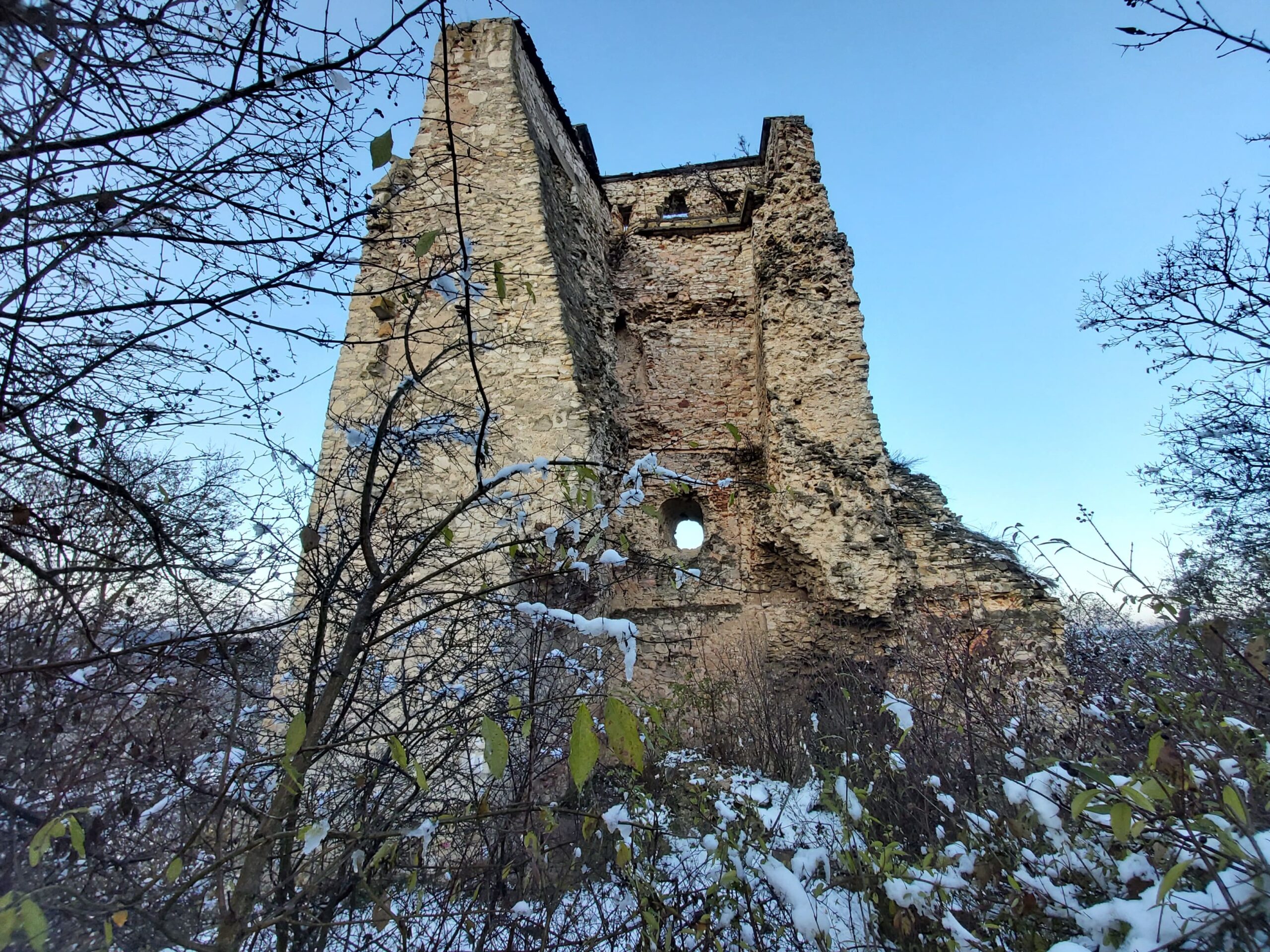 Almaș Fortress, the „pearl” of Sălaj County. From a strong medieval castle to a ruin with tourism potential