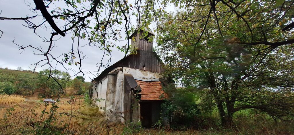 Biserica reformata Alunis Cluj Transylvania in Ruins