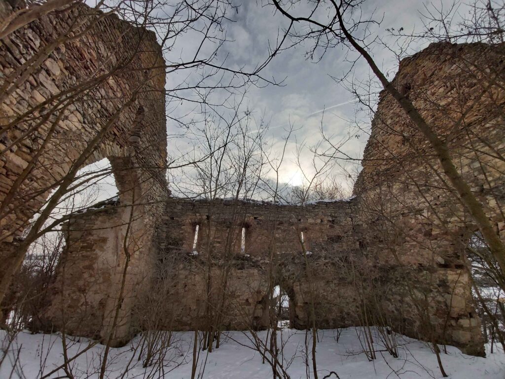 Biserica medievala Sardu Cluj Transylvania in Ruins