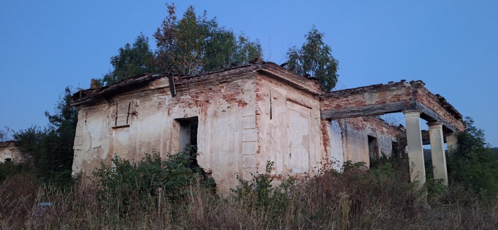 Castelul Csaky Almasu Salaj Transylvania in Ruins