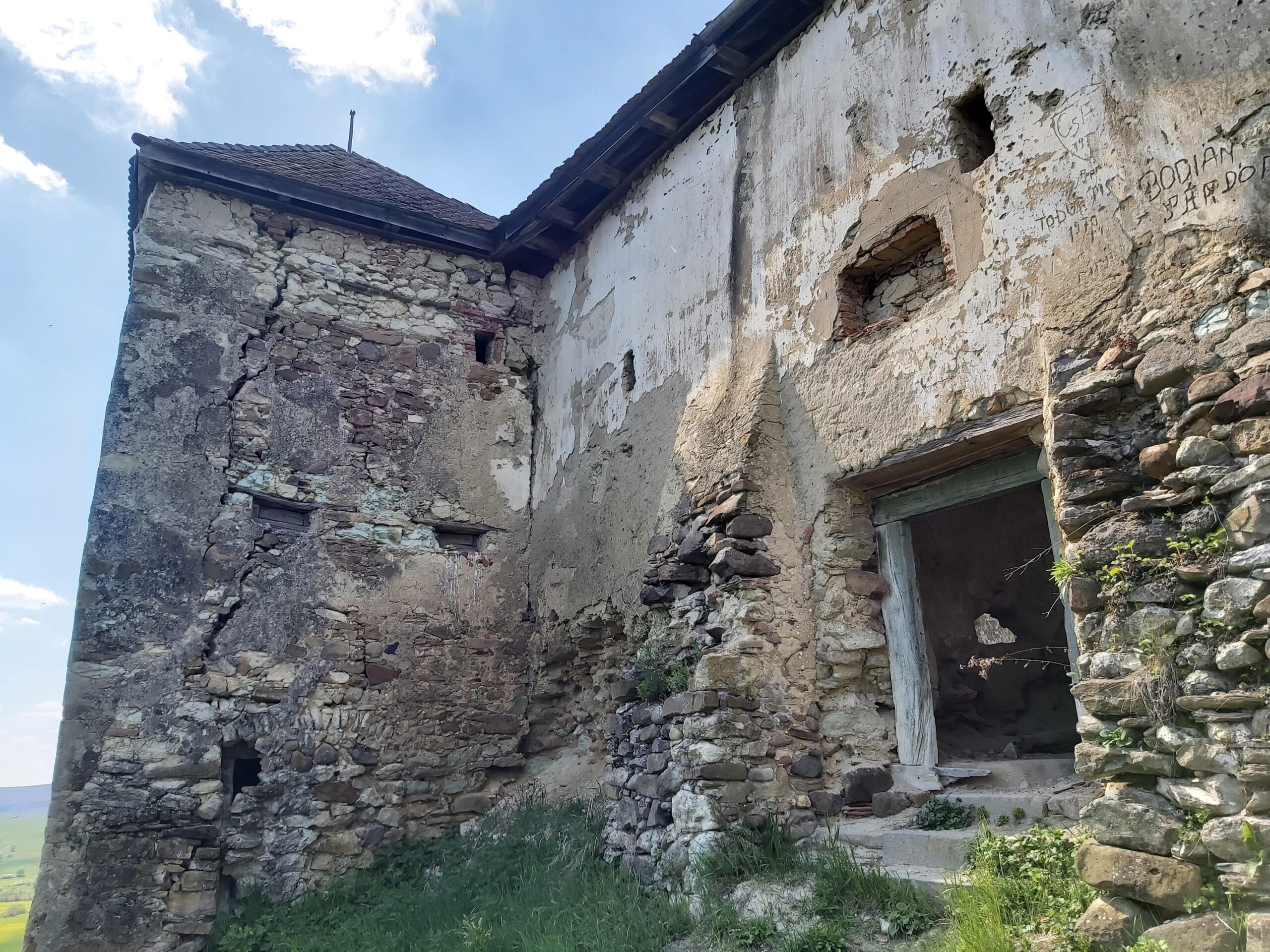 Cetatea taraneasca Jimbor Brasov Transylvania in Ruins