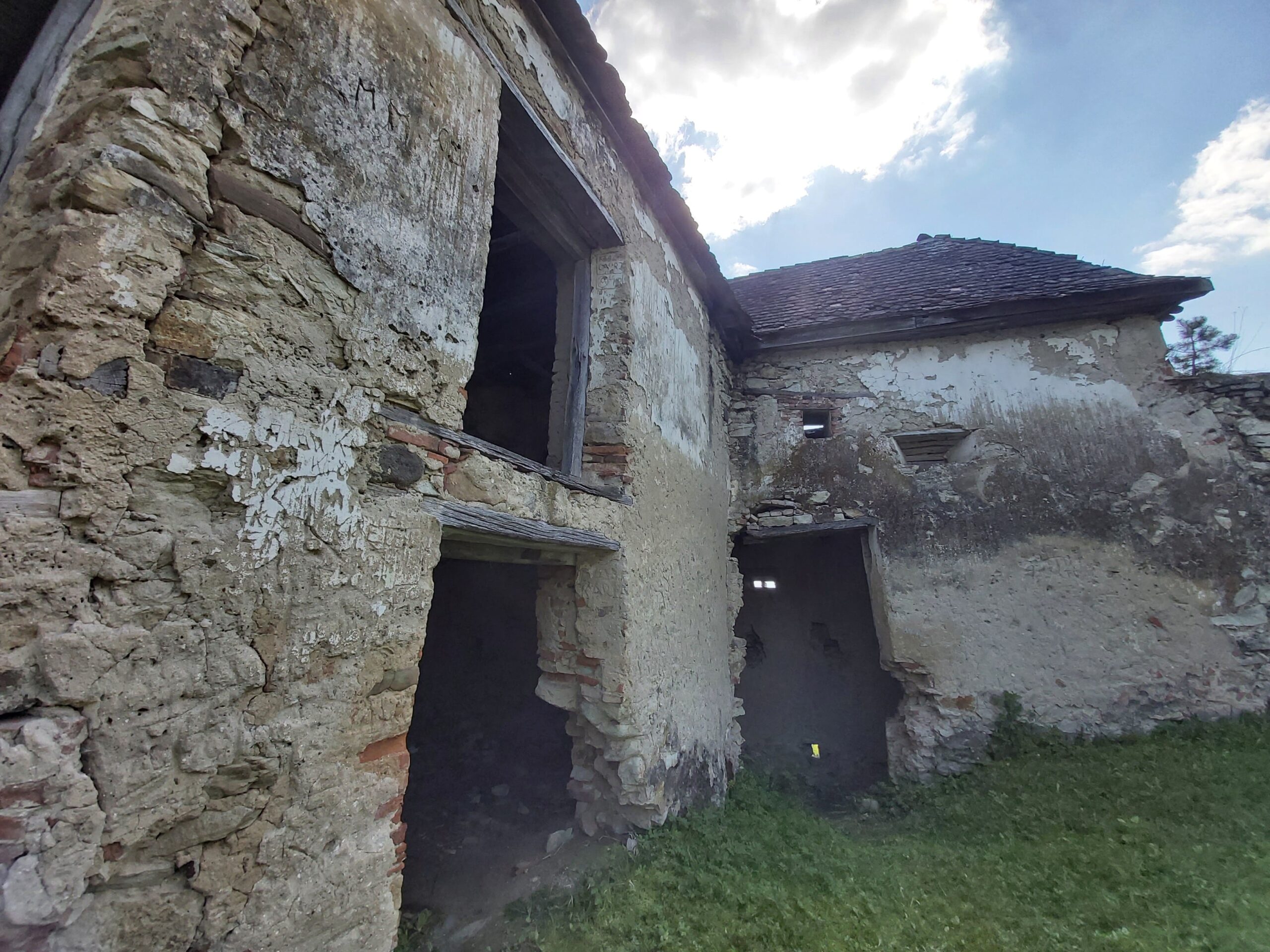 Cetatea taraneasca Jimbor Brasov Transylvania in Ruins