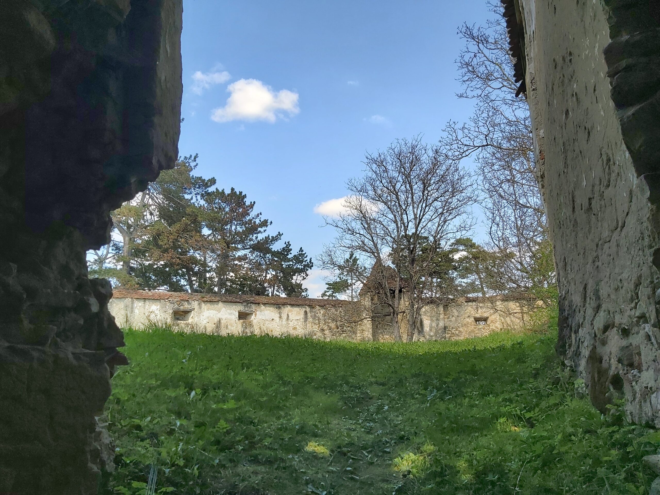 Cetatea taraneasca Jimbor Brasov Transylvania in Ruins