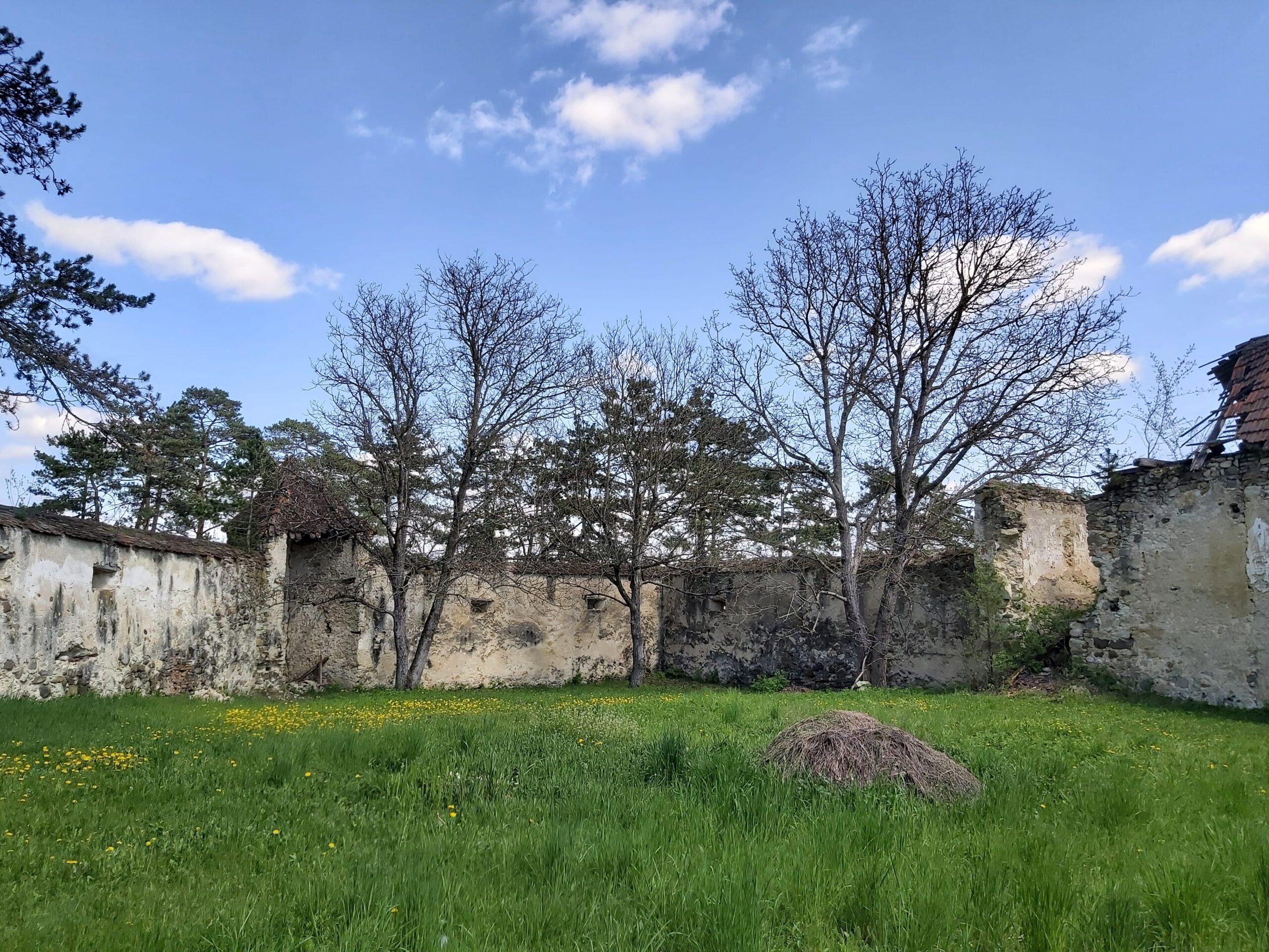 Cetatea taraneasca Jimbor Brasov Transylvania in Ruins