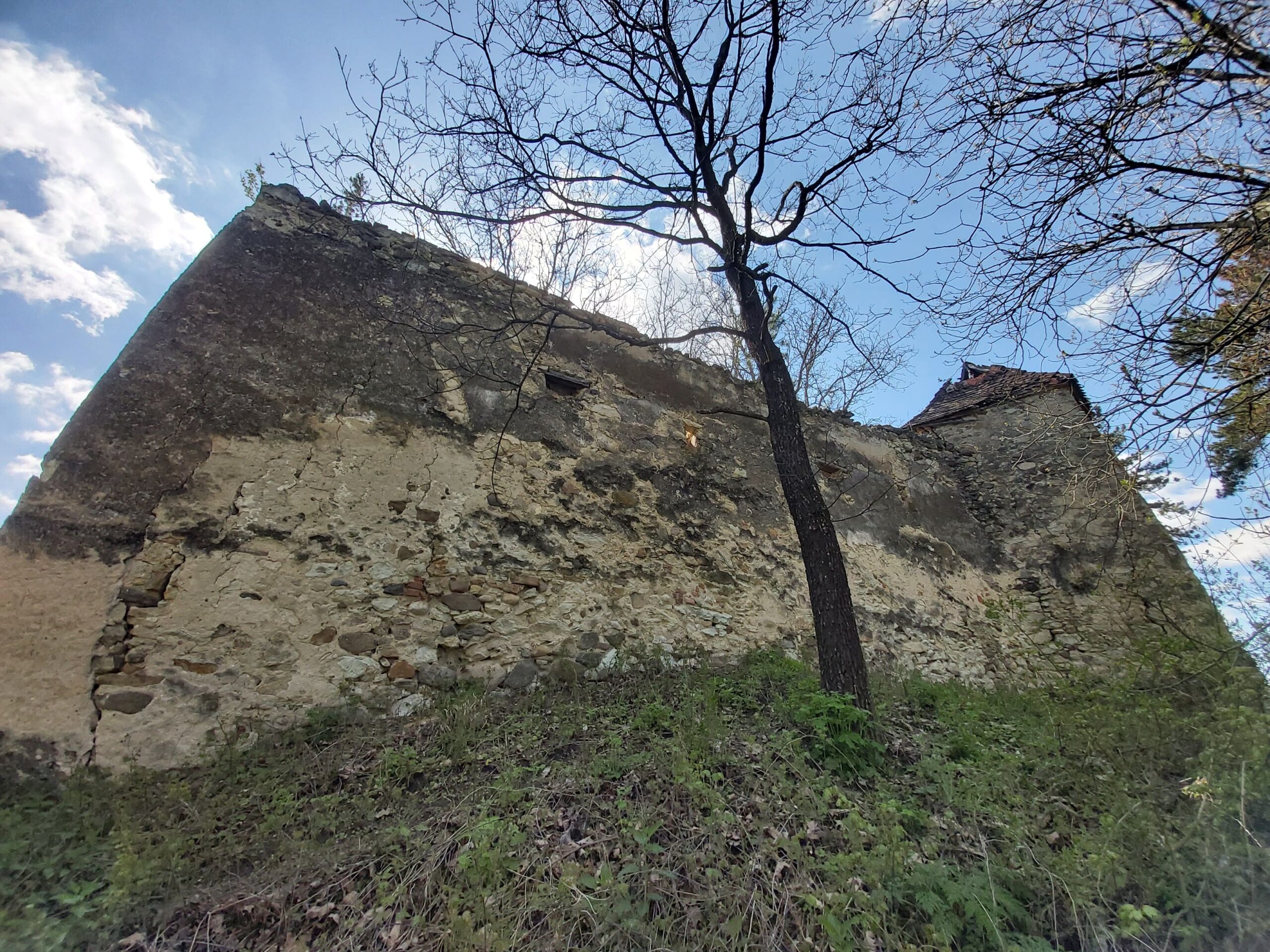 Cetatea taraneasca Jimbor Brasov Transylvania in Ruins