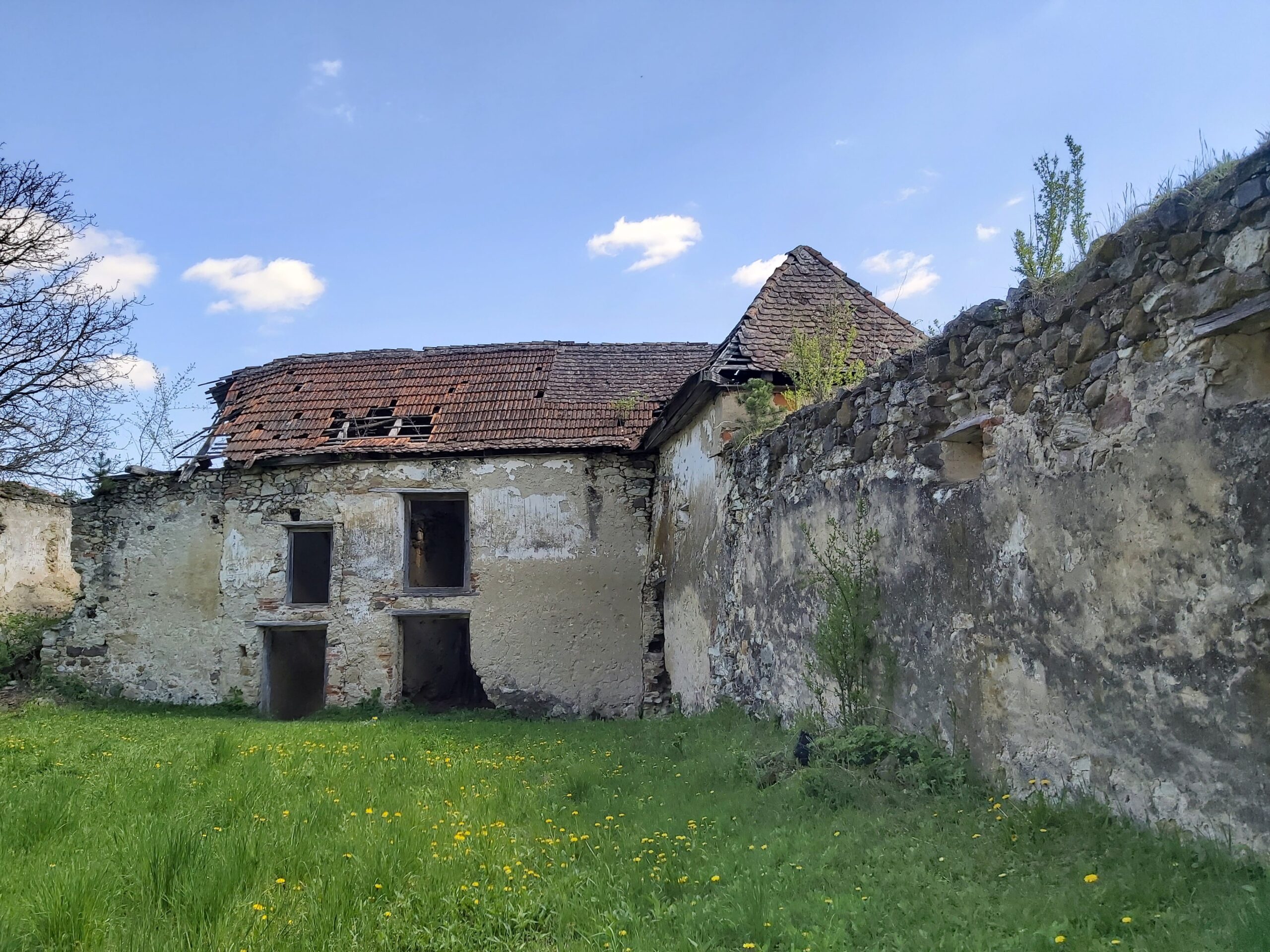 Cetatea taraneasca Jimbor Brasov Transylvania in Ruins