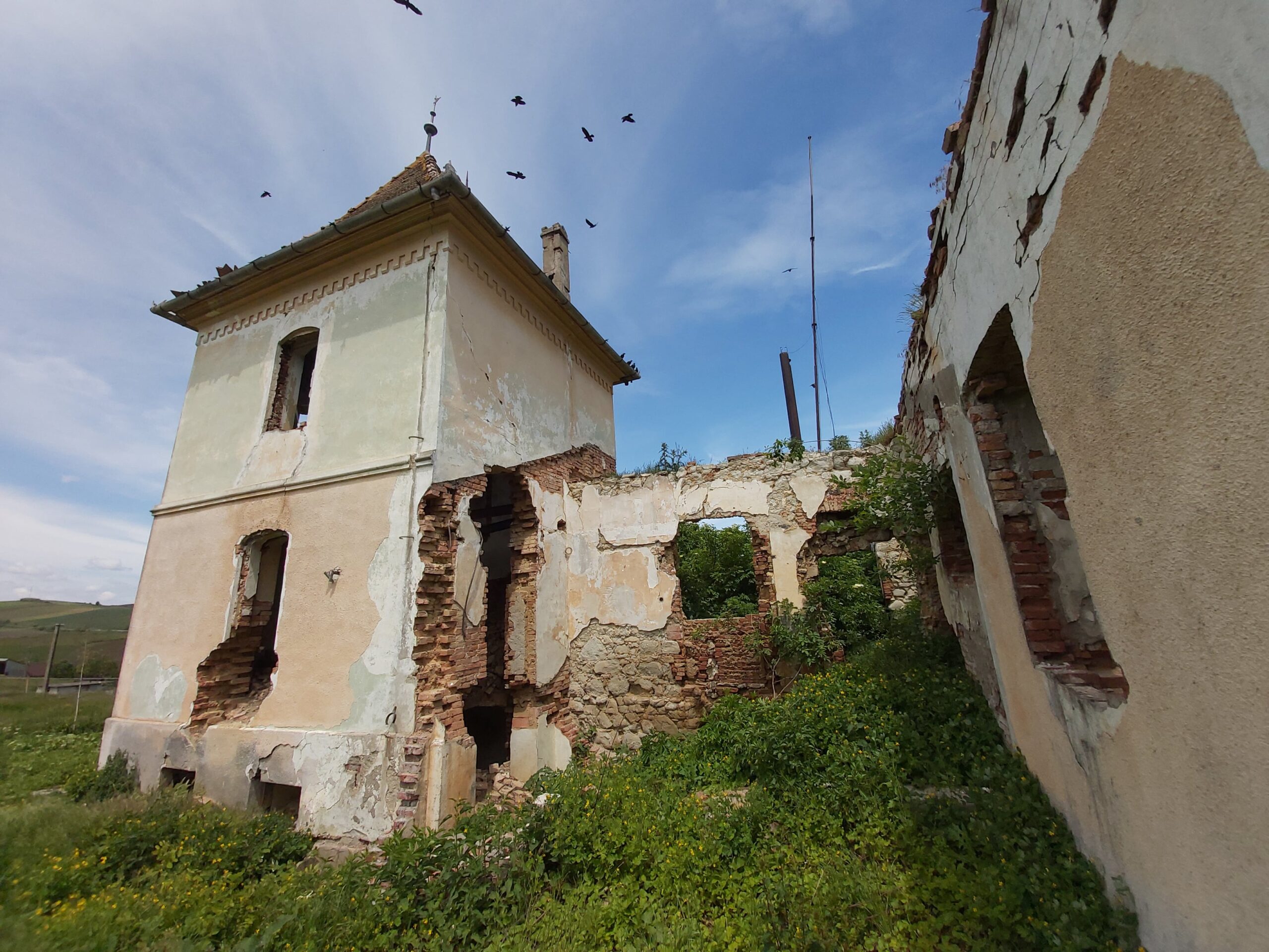 Conacul Kemeny Camarasu Cluj Transylvania in Ruins