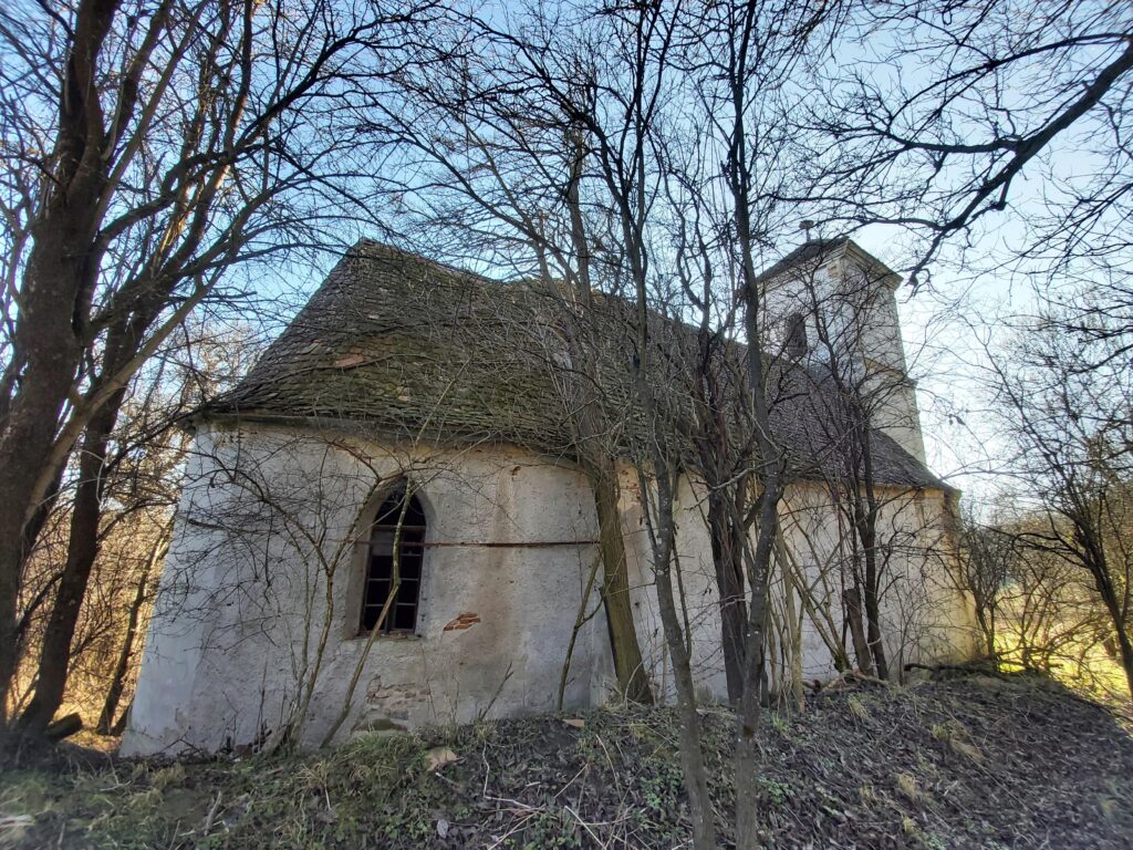 Biserica evanghelica din Ravasel Sibiu Transylvania in Ruins