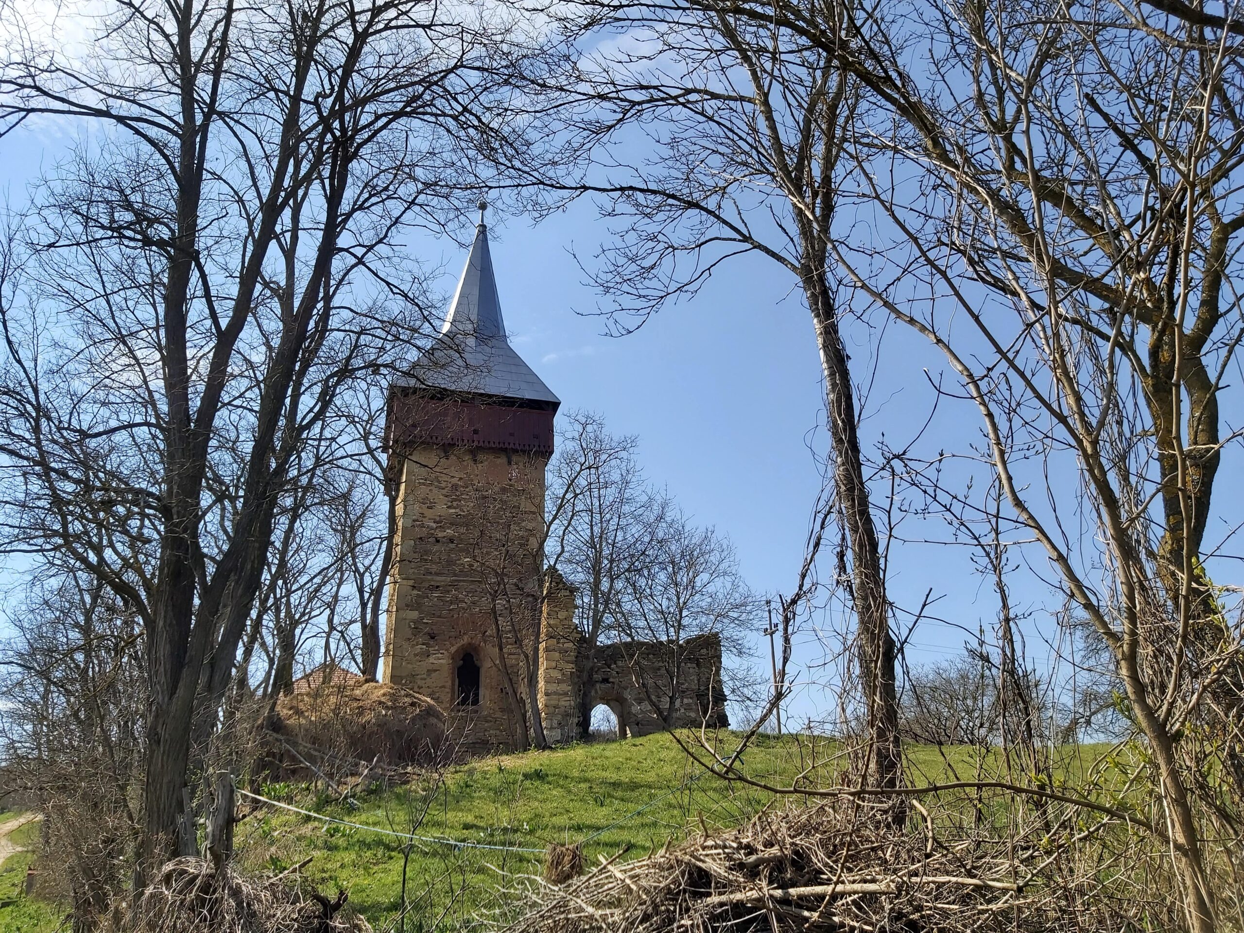 Biserica evanghelica din Morut, Bistrita-Nasaud, Transylvania in Ruins