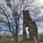 Biserica de piatra Bacainti, Hunedoara, Transylvania in Ruins