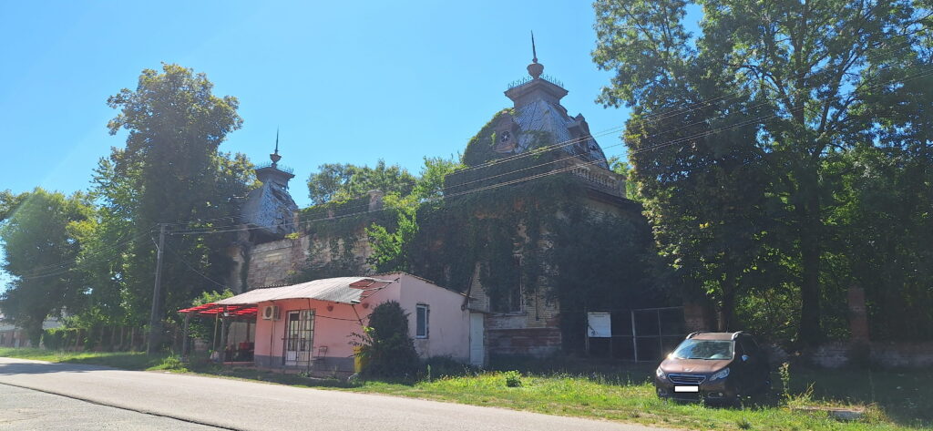 Conacul Herglotz din Herendesti, Timis, Transylvania in Ruins
